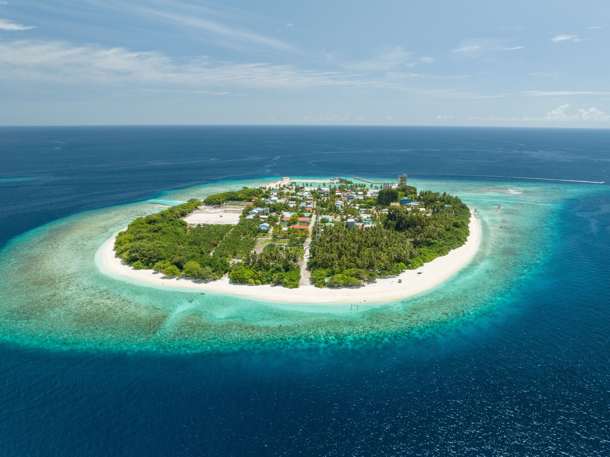 1-Island-view_Kamadhoo_1_Kamadhoo-Inn_Baa_Hanifaru-Bay_Maldives-scaled